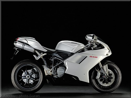 014_ducati_848_2008_static_003.jpg