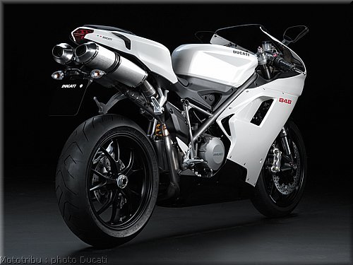 015_ducati_848_2008_static_004.jpg