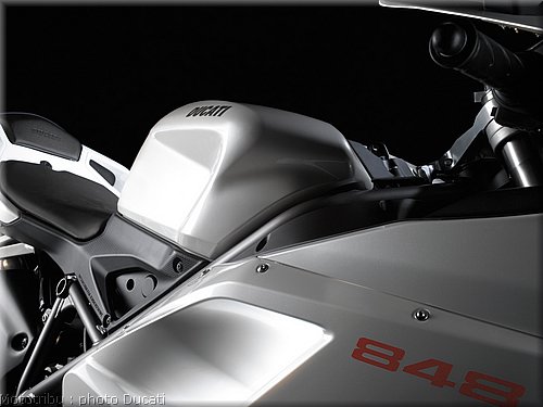 016_ducati_848_2008_static_005.jpg