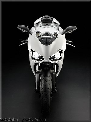 024_ducati_848_2008_static_013.jpg