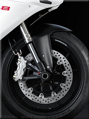 031_ducati_848_2008_detail_4.jpg