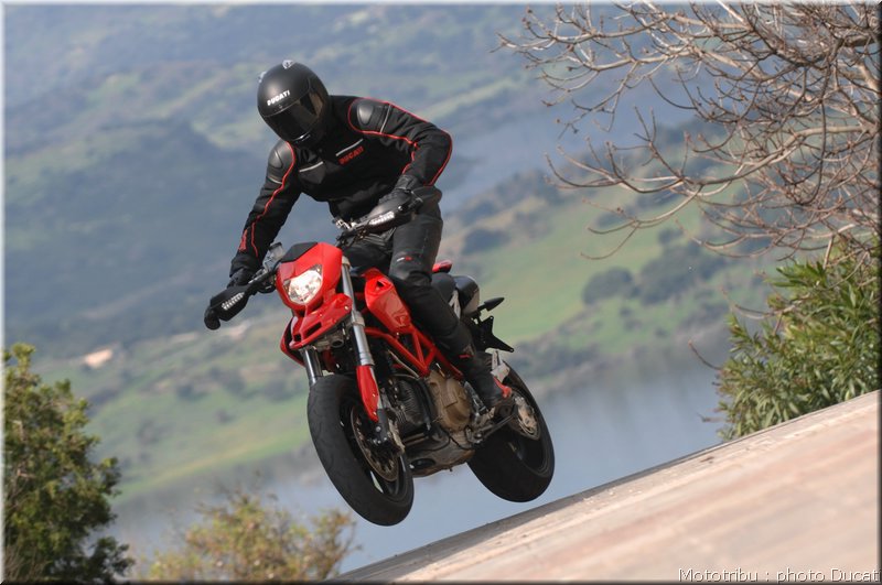 ducati_hypermotard_2008_002