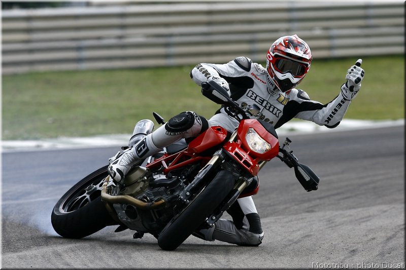 ducati_hypermotard_2008_009