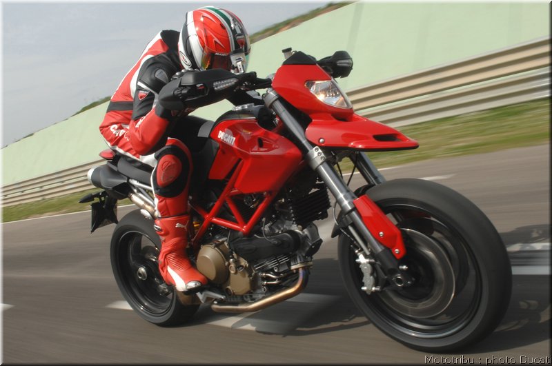 ducati_hypermotard_2008_018