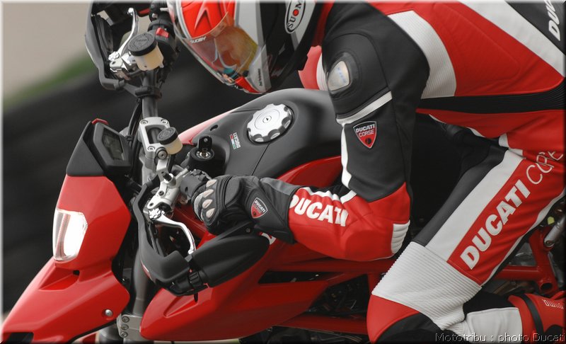 ducati_hypermotard_2008_022