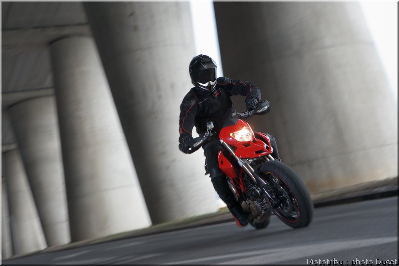 ducati_hypermotard_2008_023