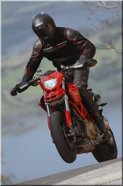 ducati_hypermotard_2008_024