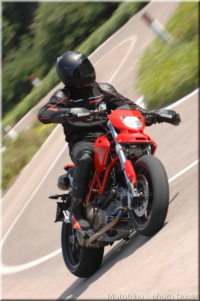 ducati_hypermotard_2008_025