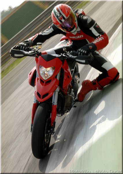 ducati_hypermotard_2008_026