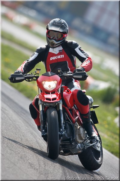 ducati_hypermotard_2008_027