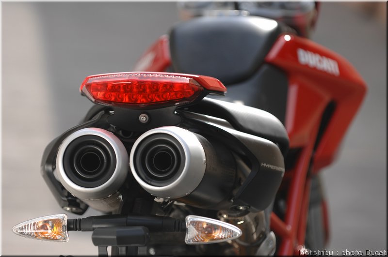 ducati_hypermotard_2008_035