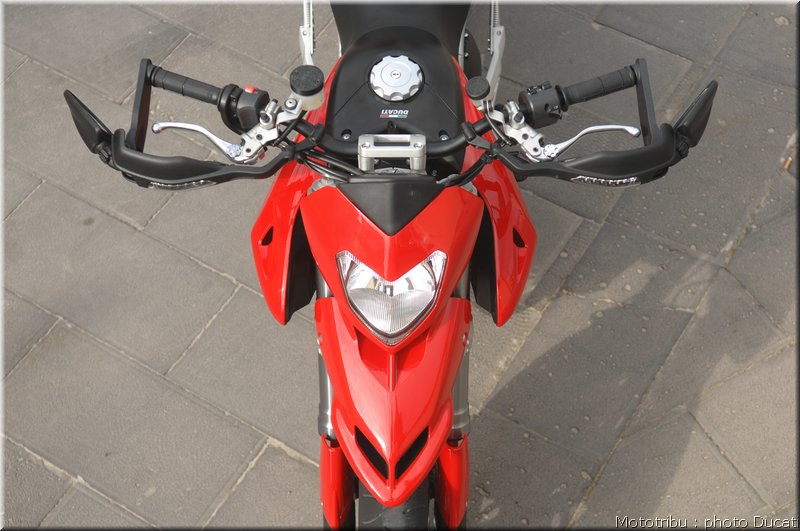 ducati_hypermotard_2008_036