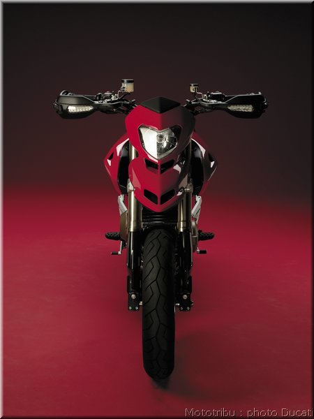 ducati_hypermotard_2008_049