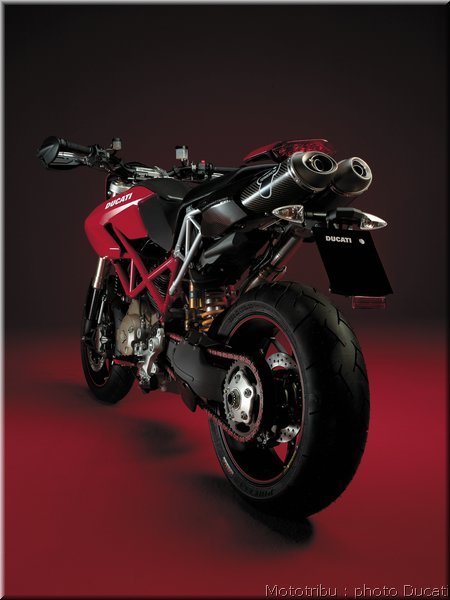 ducati_hypermotard_2008_050