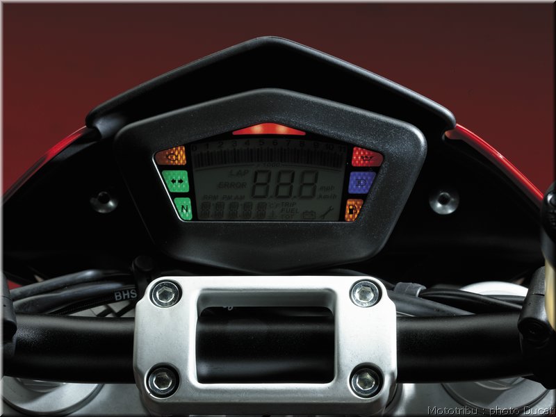ducati_hypermotard_2008_055
