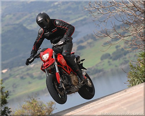 ducati_hypermotard_2008_002.jpg