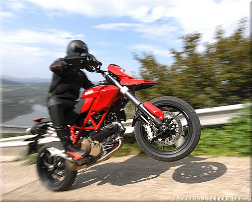 ducati_hypermotard_2008_003.jpg