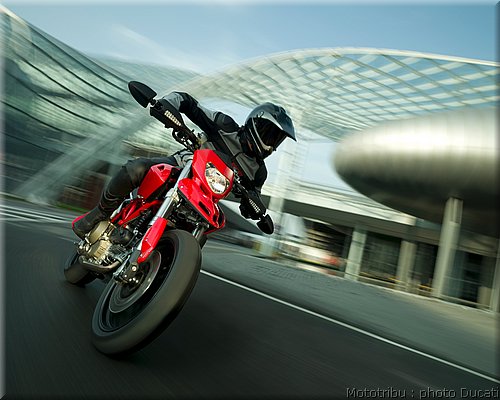ducati_hypermotard_2008_016.jpg