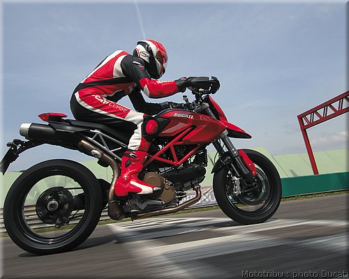 ducati_hypermotard_2008_017.jpg