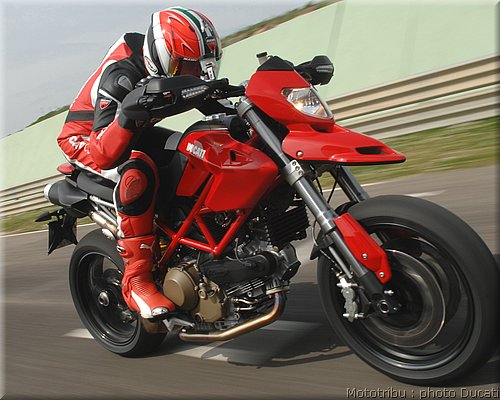 ducati_hypermotard_2008_018.jpg