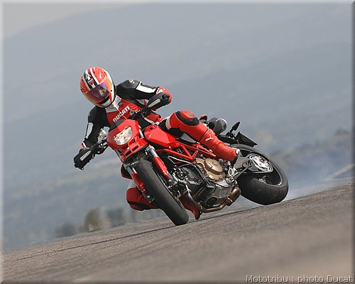 ducati_hypermotard_2008_019.jpg