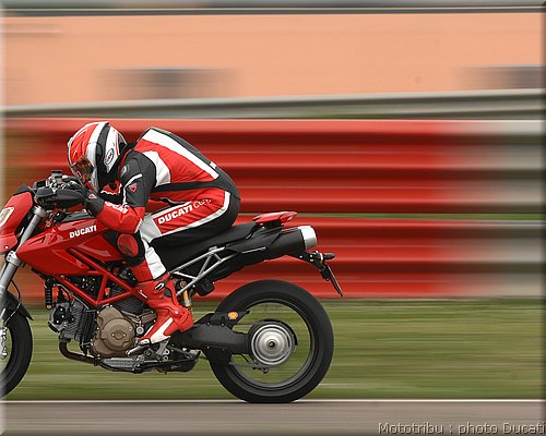ducati_hypermotard_2008_020.jpg