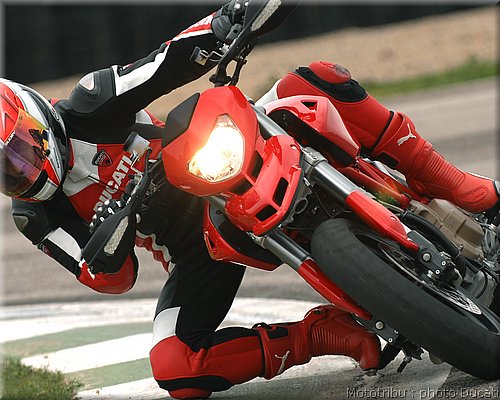 ducati_hypermotard_2008_021.jpg