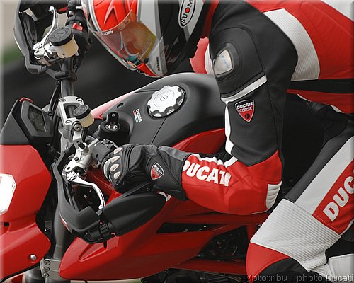 ducati_hypermotard_2008_022.jpg