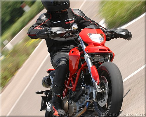 ducati_hypermotard_2008_025.jpg