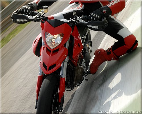 ducati_hypermotard_2008_026.jpg