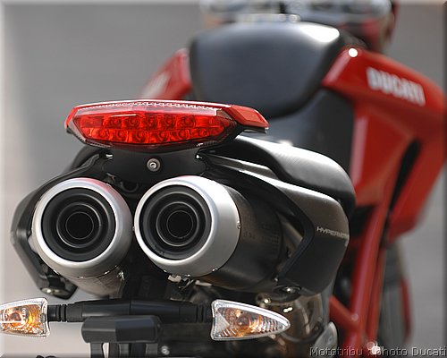 ducati_hypermotard_2008_035.jpg