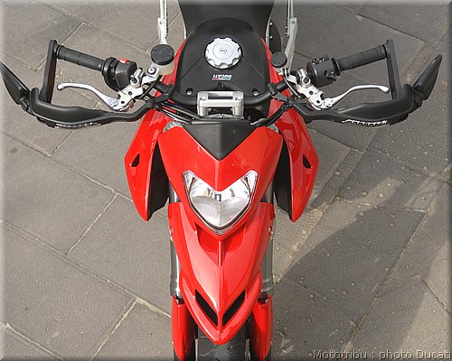 ducati_hypermotard_2008_036.jpg