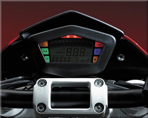 ducati_hypermotard_2008_055.jpg