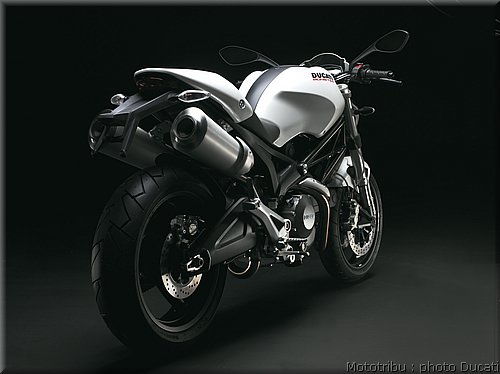ducati_monster2008_21.jpg
