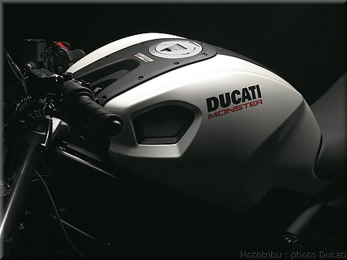 ducati_monster2008_27.jpg