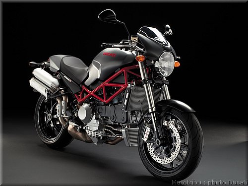 ducati_s4r_2008_1.jpg