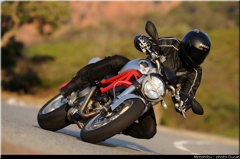 ducati_monster1100_2009_001