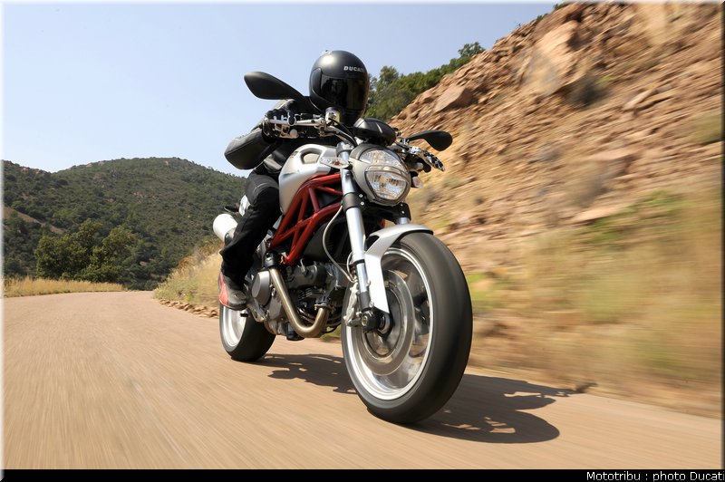 ducati_monster1100_2009_002