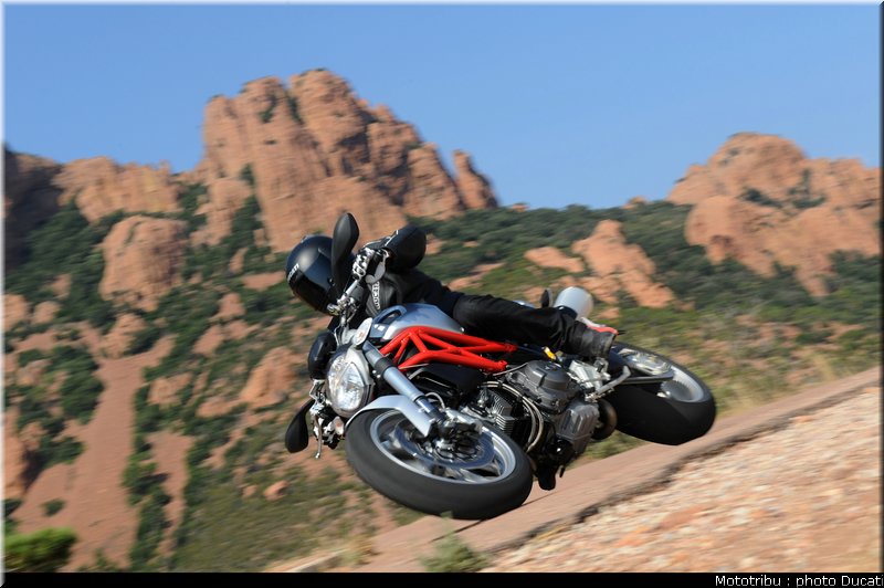 ducati_monster1100_2009_003