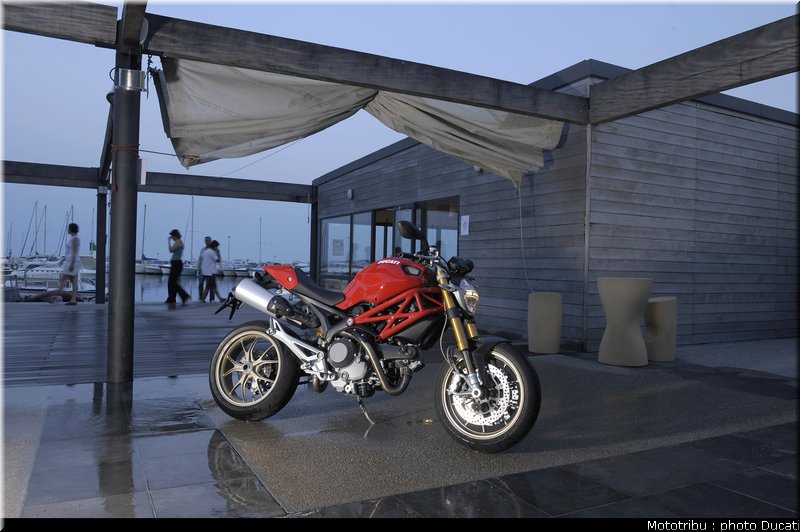 ducati_monster1100_2009_010