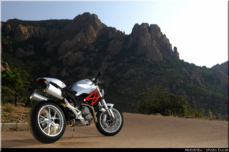 ducati_monster1100_2009_017