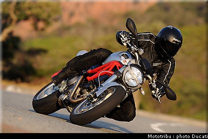 ducati_monster1100_2009_001.JPG
