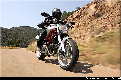 ducati_monster1100_2009_002.JPG