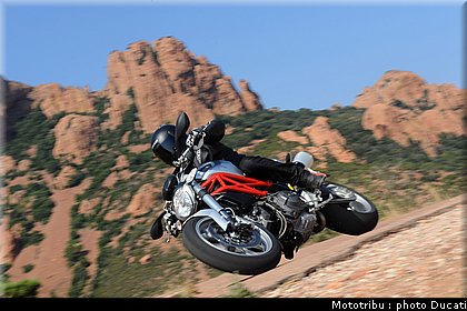 ducati_monster1100_2009_003.JPG