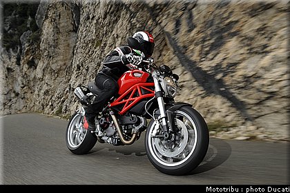 ducati_monster1100_2009_008.JPG
