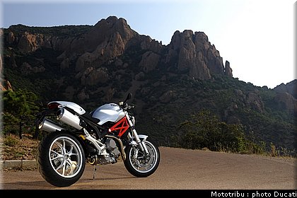 ducati_monster1100_2009_017.JPG