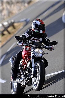 ducati_monster1100_2009_019.JPG