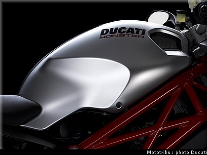 ducati_monster1100_2009_021.JPG