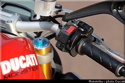 ducati_monster1100_2009_033.JPG