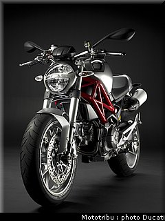 ducati_monster1100_2009_036.JPG